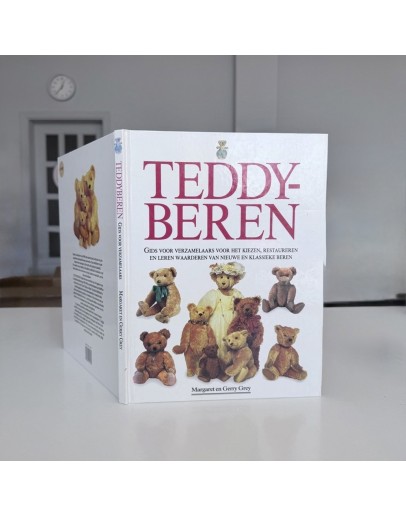 Книга з вінтажних та анткварних ведмедів Тедді. 69-007.1